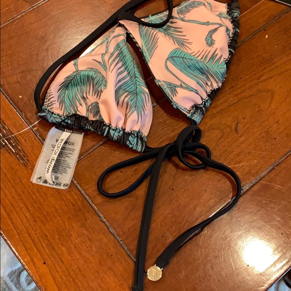 NWT WILDFOX Bikini top! - Picture 4 of 4